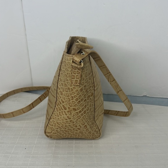 Valentina Tulip croc Embossed crossbody bag - Picture 2 of 9